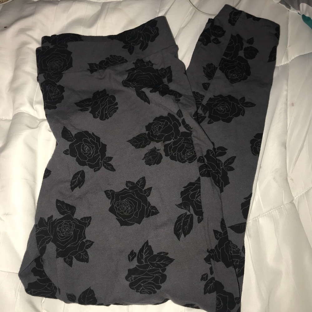 🖤Torrid 2X Black Rose Leggings🖤